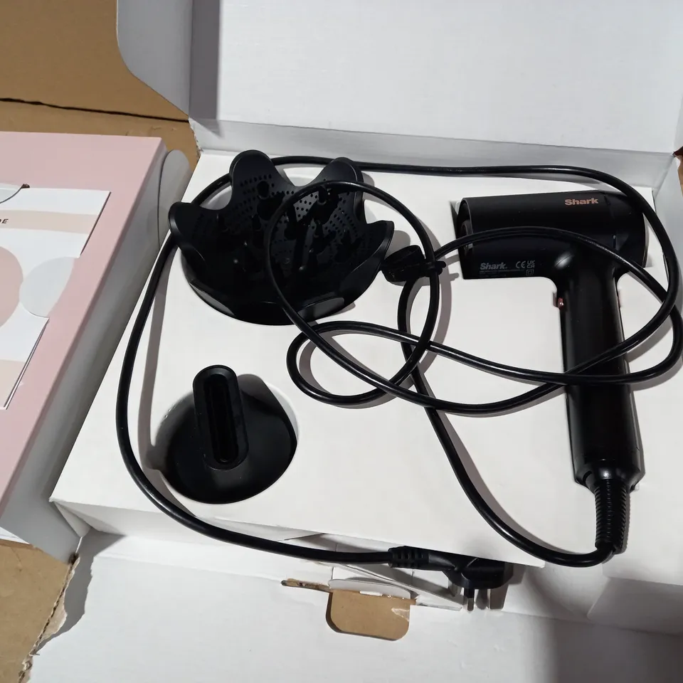 SHARK STYLE IQ IONIC HAIR DRYER & STYLER W/ ACCESSORIES HD110UKQ