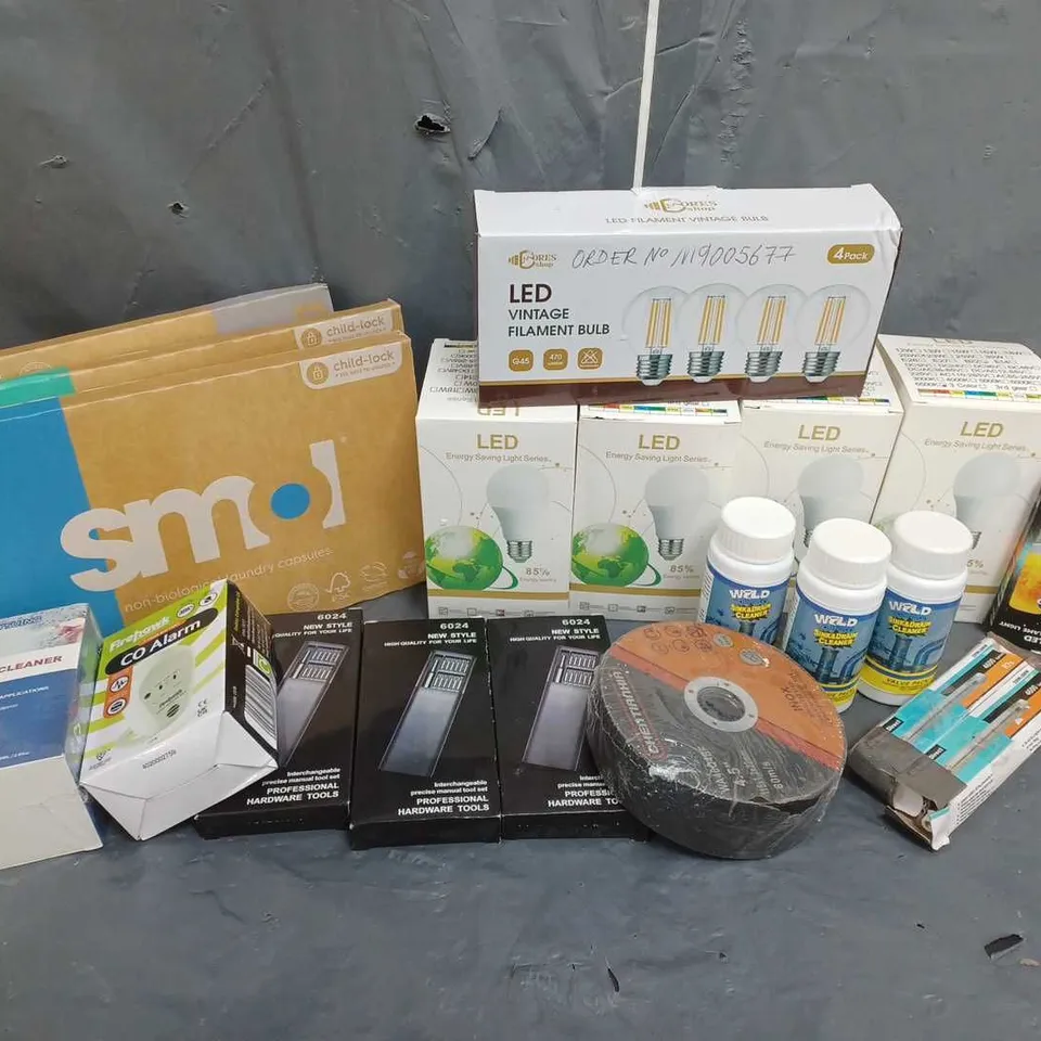 APPROXIMATELY 20 ASSORTED ITEMS TO INCLUDE LED BULBS, MOULD CLEANER, LAUNDRY CAPSULES