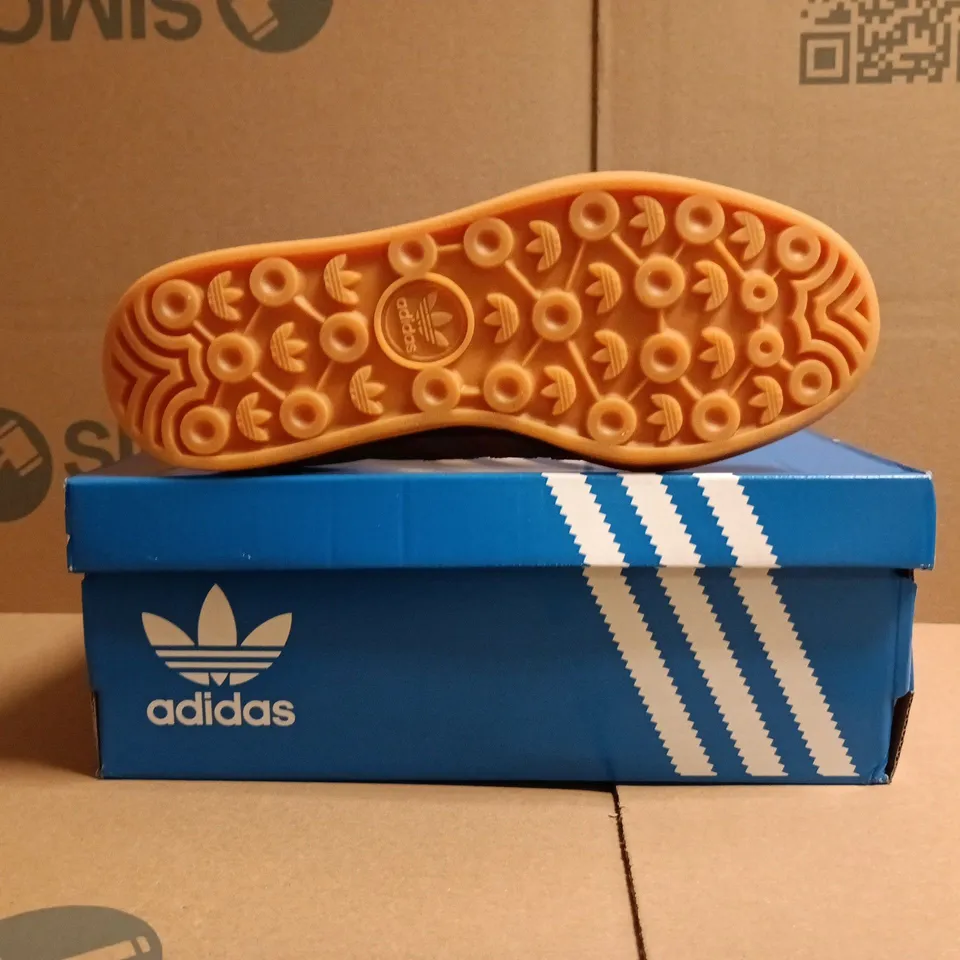 BOXED PAIR OF ADIDAS GAZELLE BOLD J SHOES IN GREY/PINK SIZE UK 4.5
