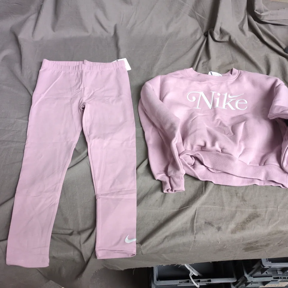 NIKE KIDS LILAC SWEATSHIRT & JOGGER SET – UK 6-7 YRS (6X, 116-122 CM)
