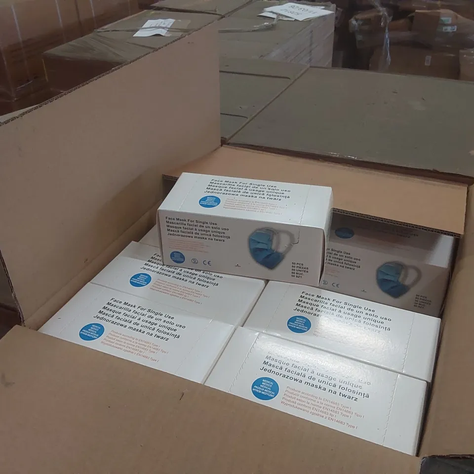 PALLET CONTAINING A VERY LARGE QUANTITY OF MEDICAL FACE MASKS