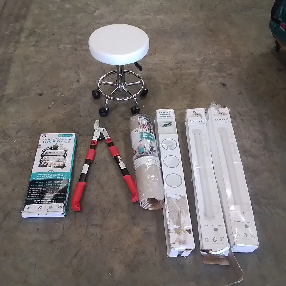 3 CAGES CONTAINING ASSORTED ITEMS INCLUDING: RETRACTABLE SAFETY GATES, ROLLING STOOL, SHOE RACK, GARDEN TOOL, YOGA MAT ECT - CAGES NOT INCLUDED 