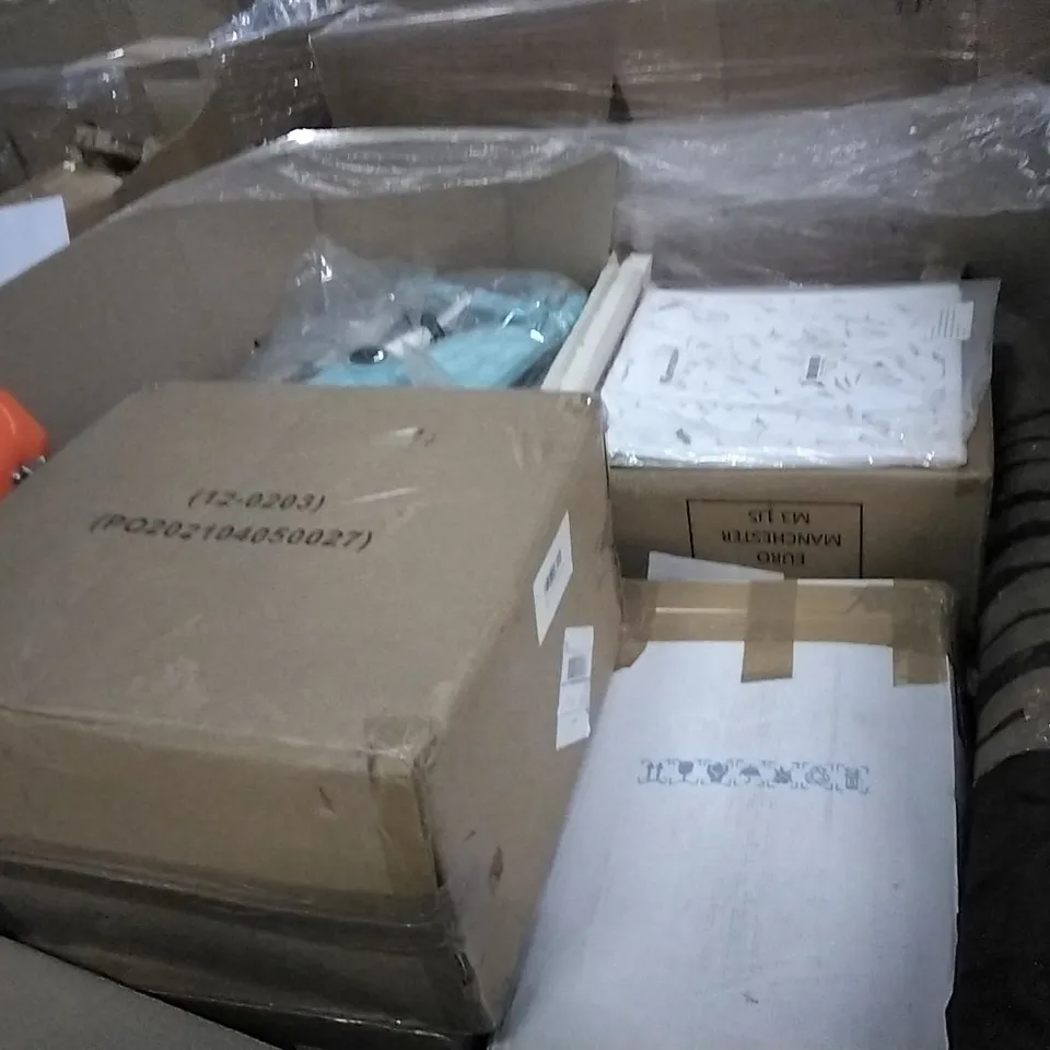 PALLET OF ASSORTED ITEMS INCLUDING BRIAN&DANY STORAGE OTTOMAN, TAIYUHOMES VENETIAN BLINDS, PAPER HOLDER STAND, TMINNOV PILLOW, COBBE, RECCI BEDDING