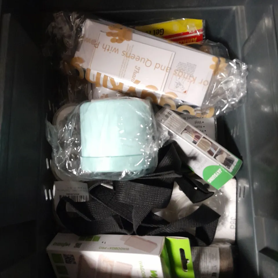 APPROXIMATELY 10 HOUSEHOLD ITEMS TO INCLUDE ECO VER DISHWASHER TABLETS, AMTECH LOCK, STAMP SET, ETC