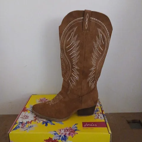 BROWN SUEDE WESTERN BOOTS WITH WHITE EMBROIDERY UK 6.5 