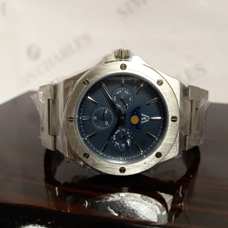 WILLIAM JOURDAIN DETAIL BEZEL TRIPLE DIAL BLUE-GREY FACE BRACELET STRAP WATCH