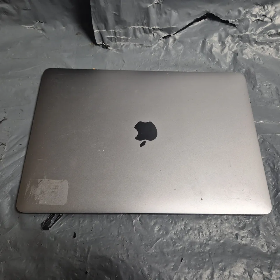 APPLE MACBOOK PRO 13" - A1989