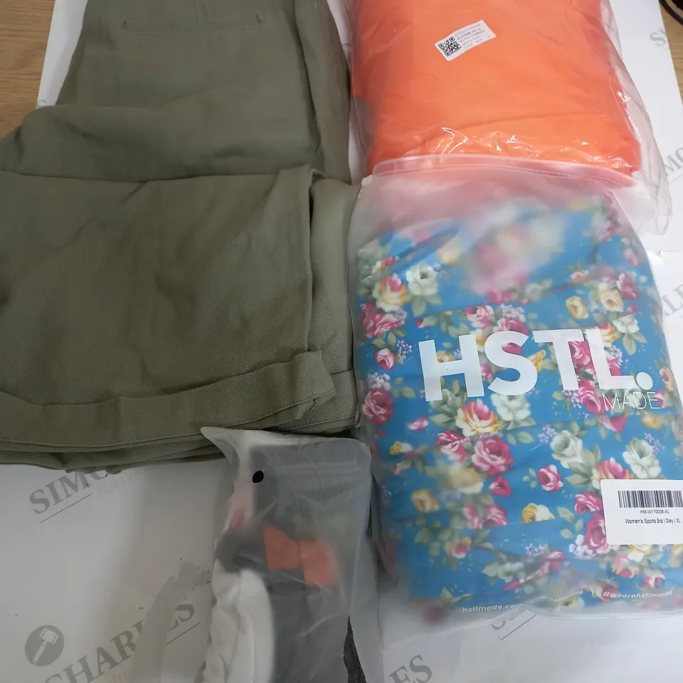BOX OF APPROX 15 CLOTHING ITEMS TO INCLUDE , SWEATERS, JEANS, T-SHIRTS, ETC