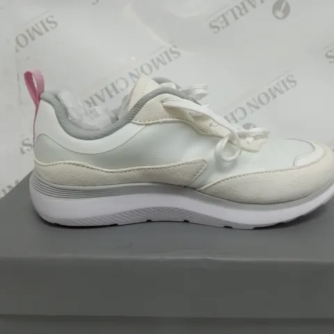 BOXED PAIR OF VIONIC DESIGNER TRAINERS - WHITE - UK SIZE 5.5