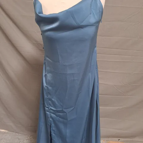 CIDER DRESS IN BLUE SIZE MEDIUM