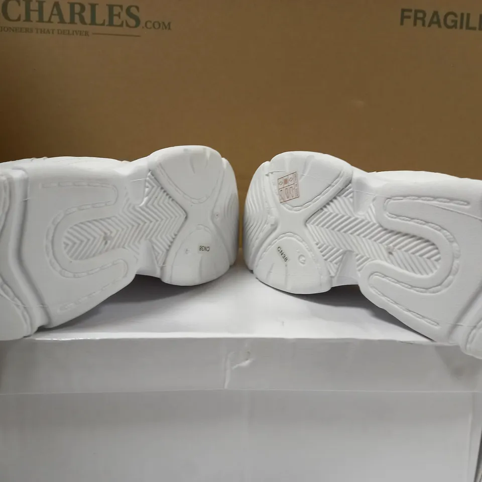 BOXED PAIR OF DESIGNER WHITE CHUNKY TRAINERS 