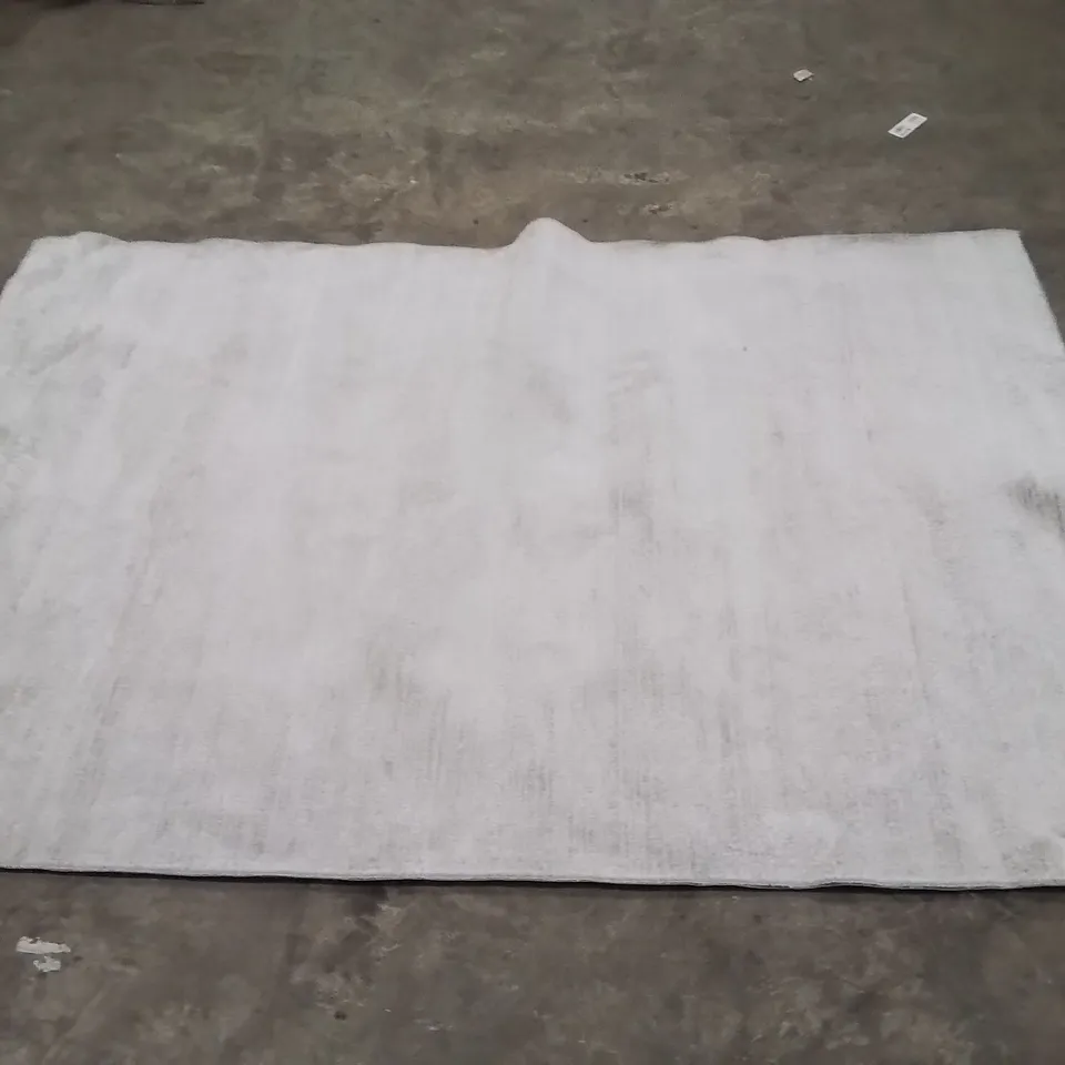 QUALITY DESIGNER AREA RUG - APPROXIMATELY 220X150CM