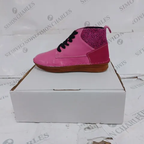 BOXED ADESSO PINK LACE UP SHOES- EUR 40