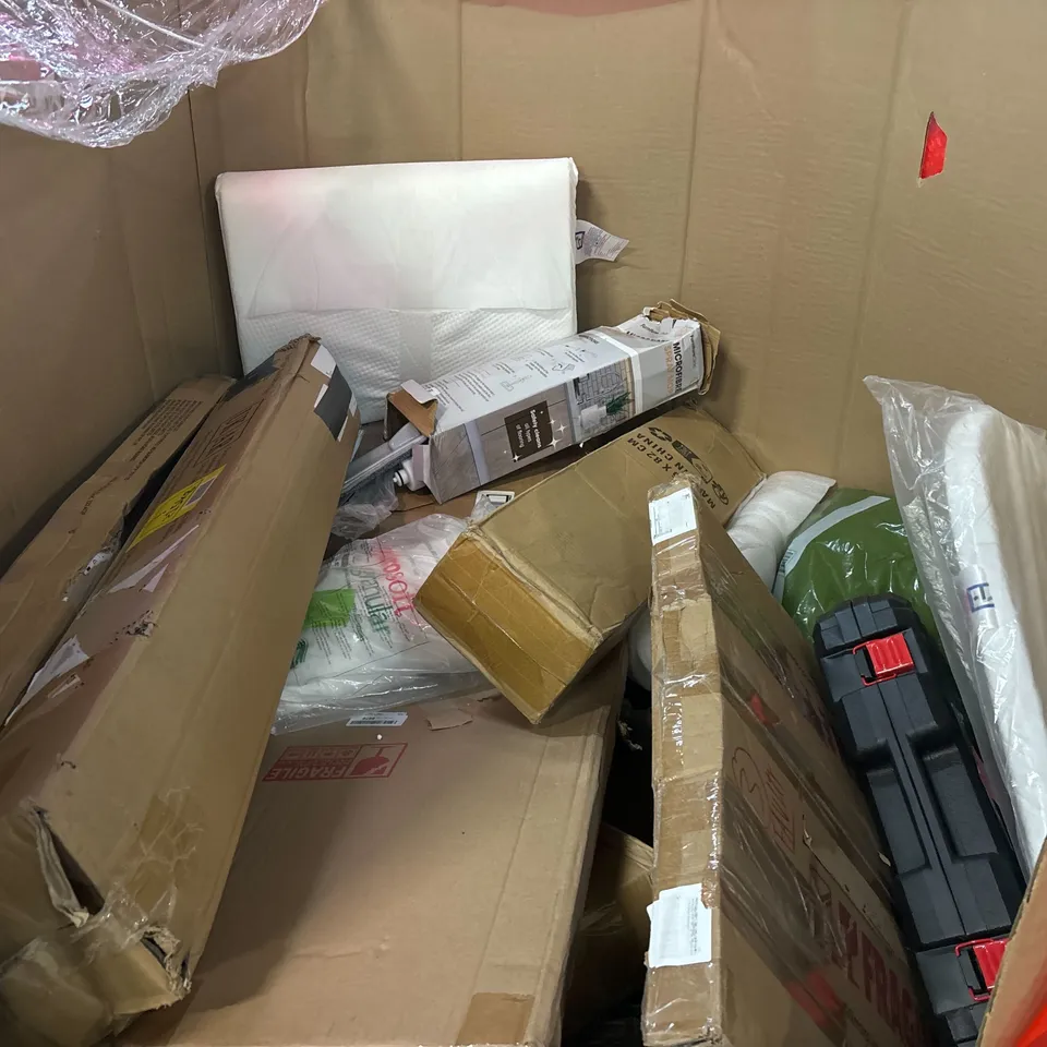 PALLET OF ASSORTED CONSUMER PRODUCTS TO INCLUDE: TRAVEL COT, WASHING LINE, COT MATTRESS, BEDDING ECT