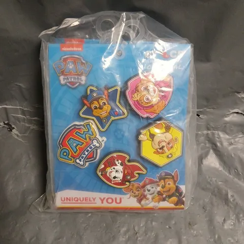 LOT OF 5 5-PACKS OF PAW PATROL BADGES