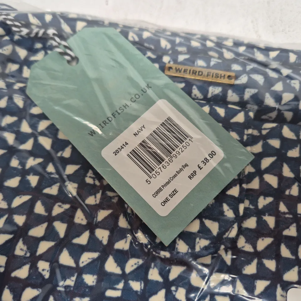 BAGGED WEIRD FISH NAVY PRINTED CROSS BODY BAG (ONE SIZE)