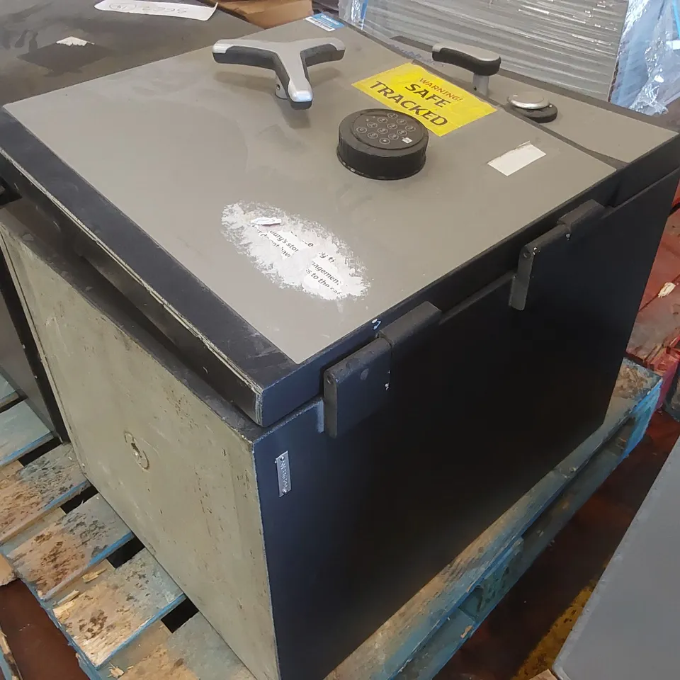 CHUBBSAFES HEAVY DUTY SECURITY SAFE