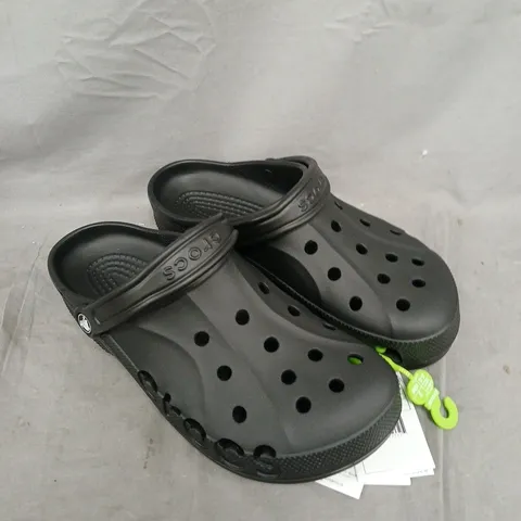 PAIR OF CROCS SLIP ON SANDALS IN BLACK - 8-9