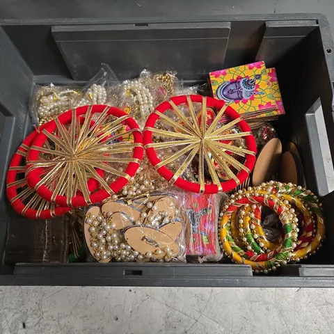 TOTE OF ASSORTED DECORATIONS AND JEWELLERY
