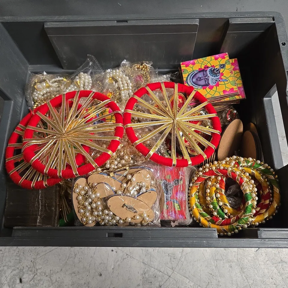TOTE OF ASSORTED DECORATIONS AND JEWELLERY