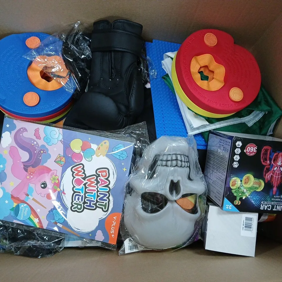 LARGE QUANTITY OF ASSORTED TOYS AND GAMES TO INCLUDE - CONNECT4, LEGO MINECRAFT, AND HARLEY QUINN OUTFIT ETC.