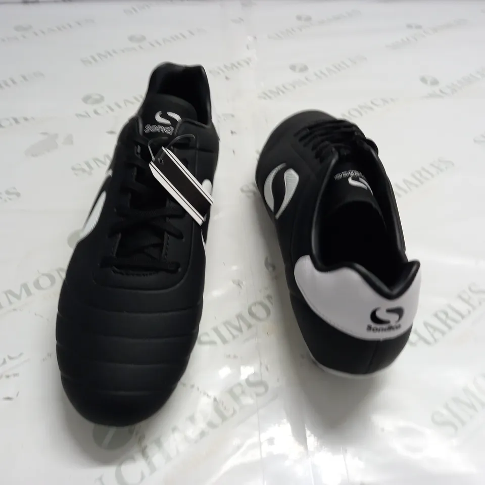 SONDICO BLACK FOOTBALL BOOTS - UK 8