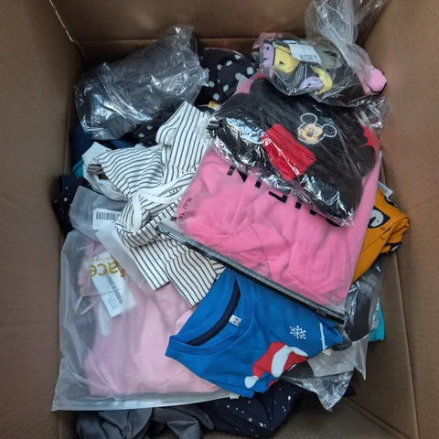 BOX OF APPROXIMATELY 20 ASSORTED KIDS CLOTHING ITEMS TO INCUDE - BAG, PYJAMAS, DRESS, ETC