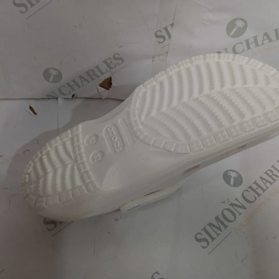BOXED PAIR OF CROCS SANDALS IN WHITE - UK SIZE 9