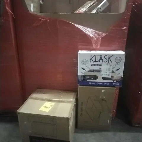 PALLET OF ASSORTED HOUSEHOLD GOODS AND PRODUCTS TO INCLUDE; DIGITAL AIR FRYER OVEN, CAT LITTER BOX, TALL PET GATE BOXED FURNITURE ETC
