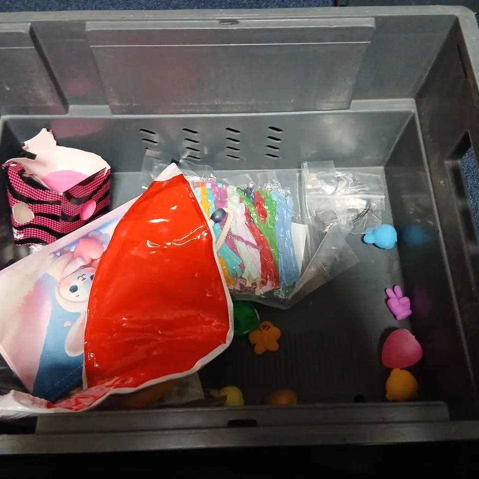 LARGE QUANTITY OF ASSORTED TOYS AND ACCESSORIES TO INCLUDE; THE TORTURED POETS DEPARTMENT LOGO ORNAMENT, BALLOON WEIGHTS, 100PC RIFLE TARGET SET, NEE DOH JELLY HOPS AND INFLATABLES