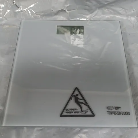 BOXED HABITAT DIGITAL TEMPERED GLASS SCALES IN GREY