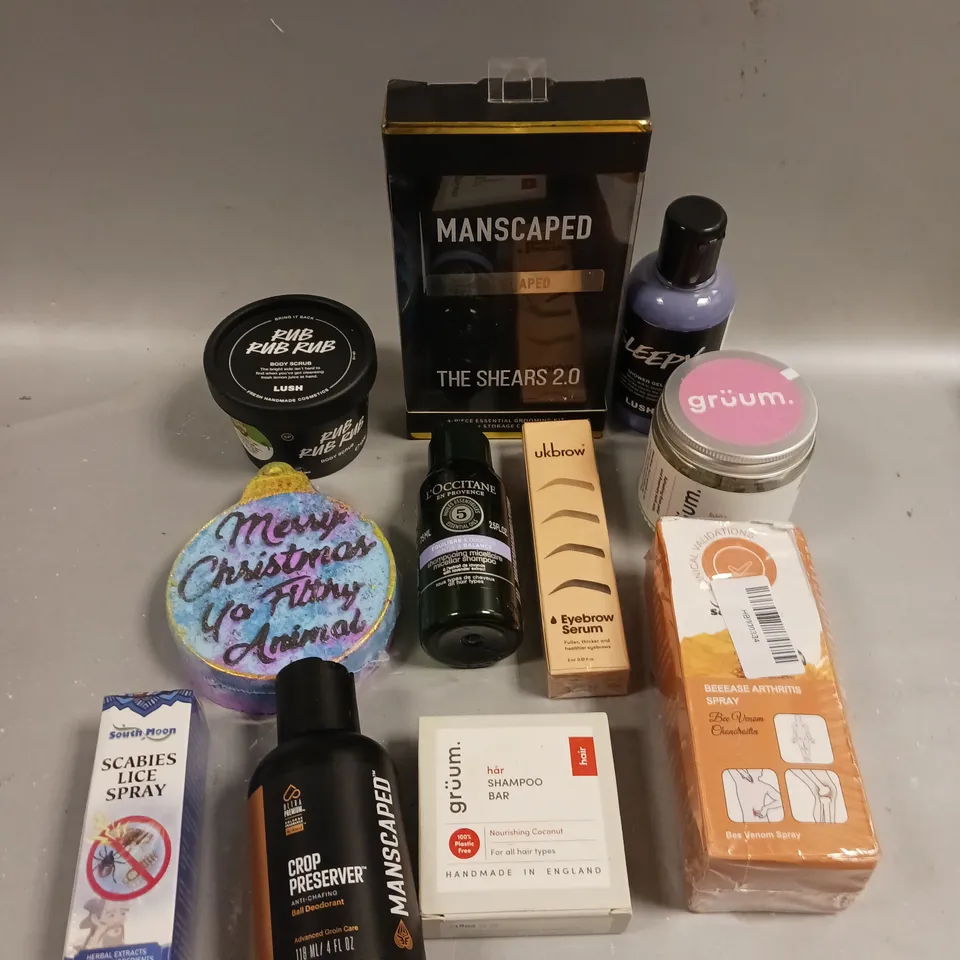 APPROXIMATELY 20 ASSORTED HEALTH & BEAUTY PRODUCTS TO INCLUDE MANSCAPED THE SHEARS 2.0, GRUUM BATH SALT, LUSH BODY SCRUB ETC 