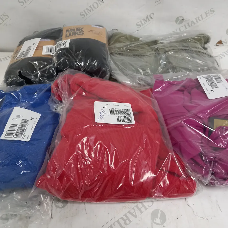 BOX OF APPROXIMATELY 10 ASSORTED ITEMS TO INCLUDE BLACK TIGHTS, JUMPER, TOP ETC