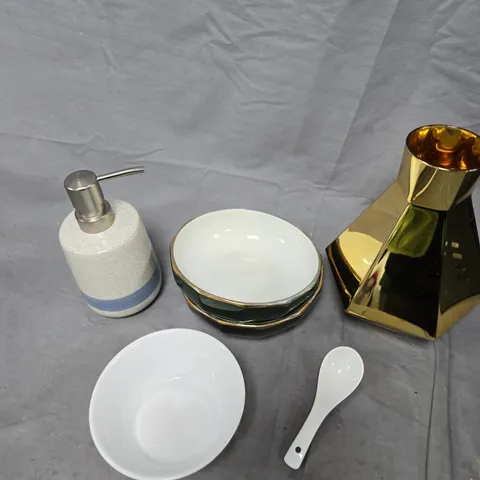APPROXIMATELY 7 ASSORTED HOUSEHOLD PRODUCTS TO INCLUDE BOWL SET, SOAP DISPENSER, VASE ETC 