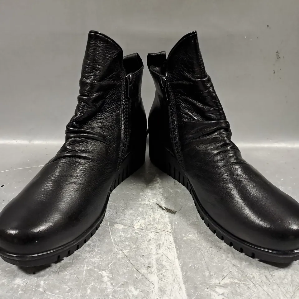 BOXED PAIR OF LOTUS CORDELIA SIDE-ZIP ANKLE BOOTS IN BLACK EU SIZE 40