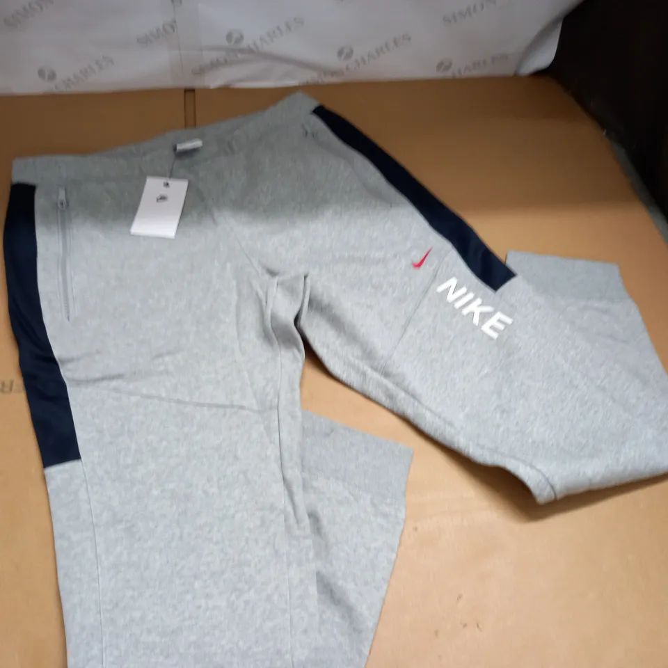 NIKE HYBRID PANTS IN GREY - L/G