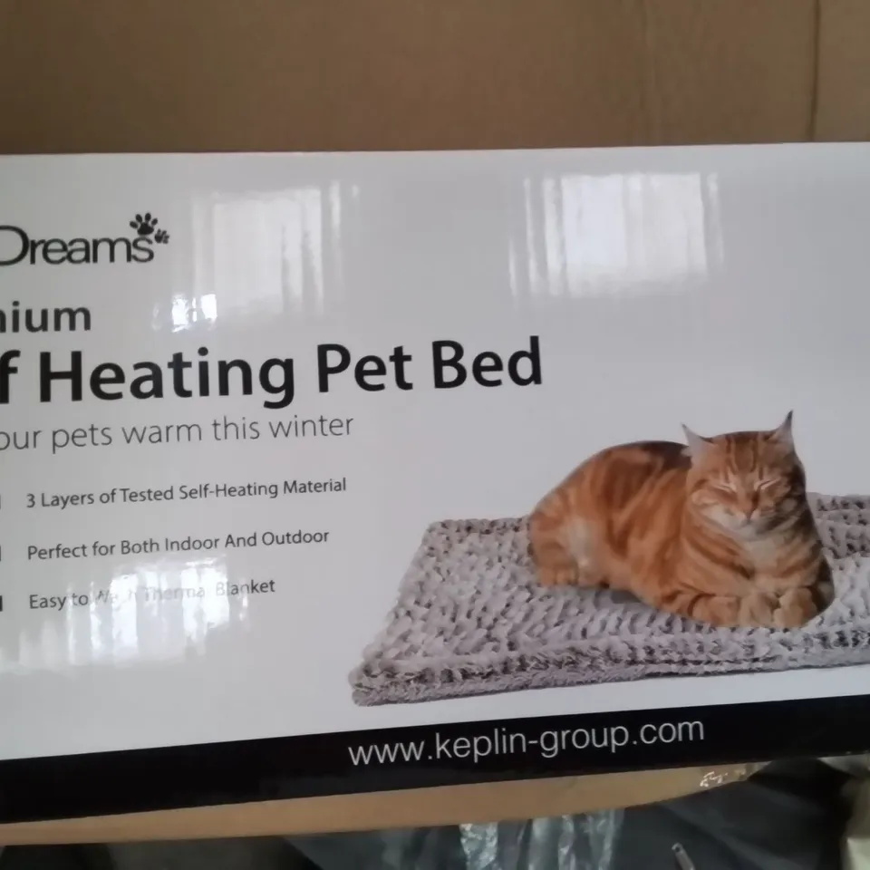 BOXED FURDREAMS X12 SELF HEATING PET BED