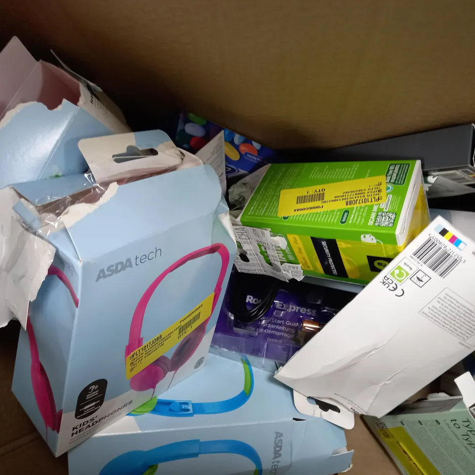 APPROXIMATELY 20 ASSORTED ITEMS TO INCLUDE PORTABLE RADIO, DVD WRITER, WIRELESS HEADPHONES ETC. 