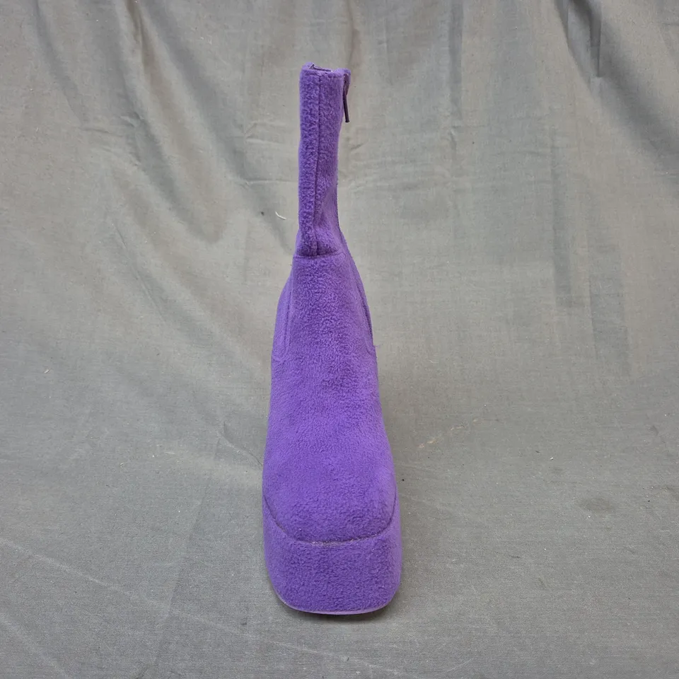 BOXED PAIR OF KOI TELETUBBIES PLATFORM BLOCK HEEL BOOTS IN PURPLE SIZE 3