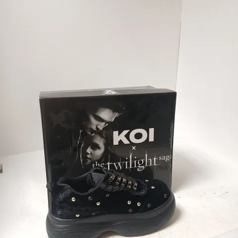 BOXED PAIR OF KOI TWILIGHT SAGA OLYMPIC COVEN CREST MIDNIGHT CHUNY TRAINERS IN BLACK SIZE UK 8