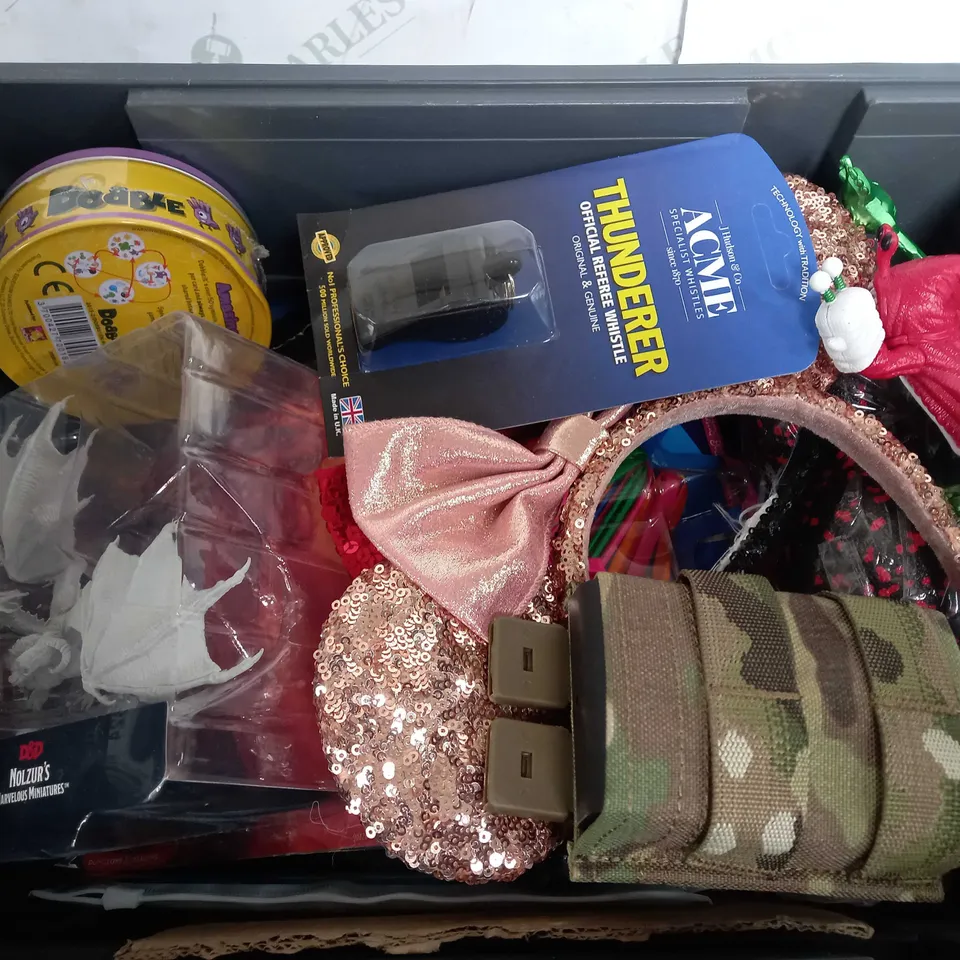 BOX OF APPROX 30 ASSORTED TOYS TO INCLUDE - ASMODEE DOBBLE 5 GAMES IN 1 - ACME THUNDERER OFFICIAL REFEREE WHISTLE - D&D NOLZUR'S MARVELOUS MIINIATURES ECT