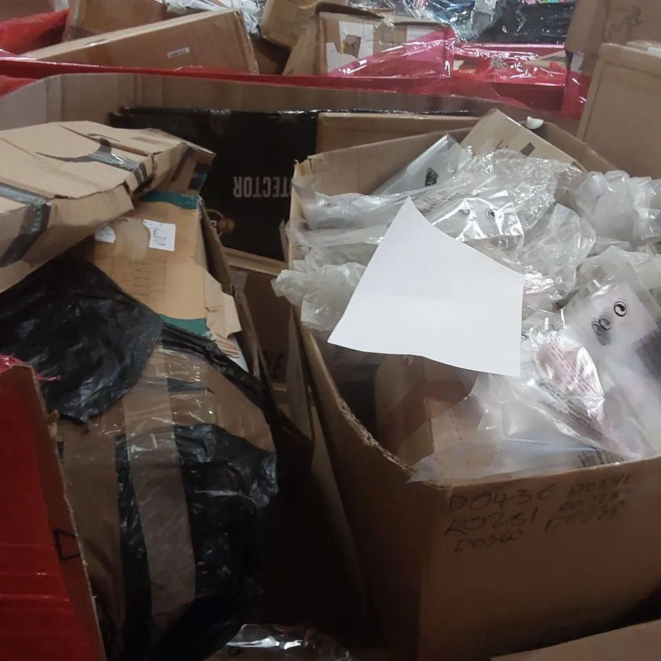 PALLET OF ASSORTED ITEMS TO INCLUDE: COLIBRI PRAM, TRAVEL COT, FISHING ITEMS, CUSHION, UMBRELLA ECT