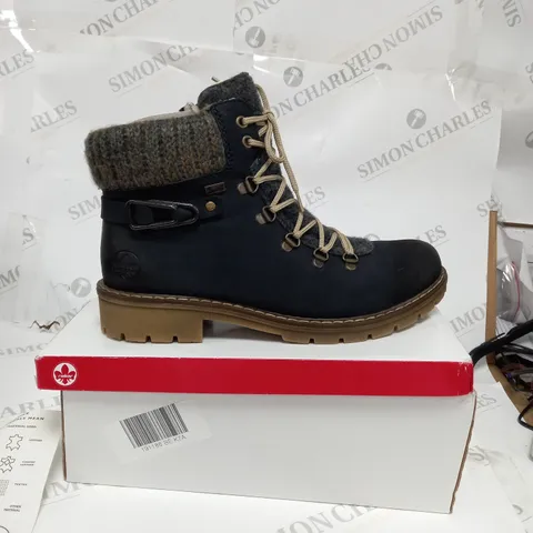 BOXED PAIR OF RIEKER ANTISTRESS BOOTS SIZE EUR 41