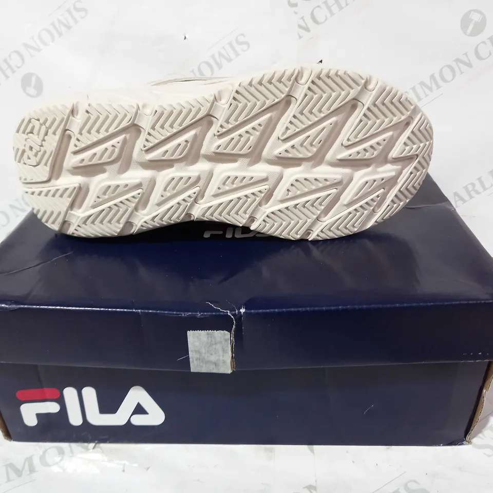 BOXED PAIR OF FILA RAY TRACER EVO TRAINERS IN BEIGE UK SIZE 6
