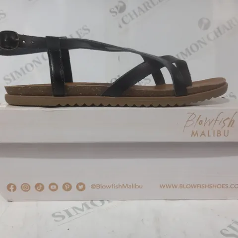 BOXED PAIR OF BLOWFISH MALIBU TOE POST STRAPPY FLAT SANDALS IN BLACK SIZE 7