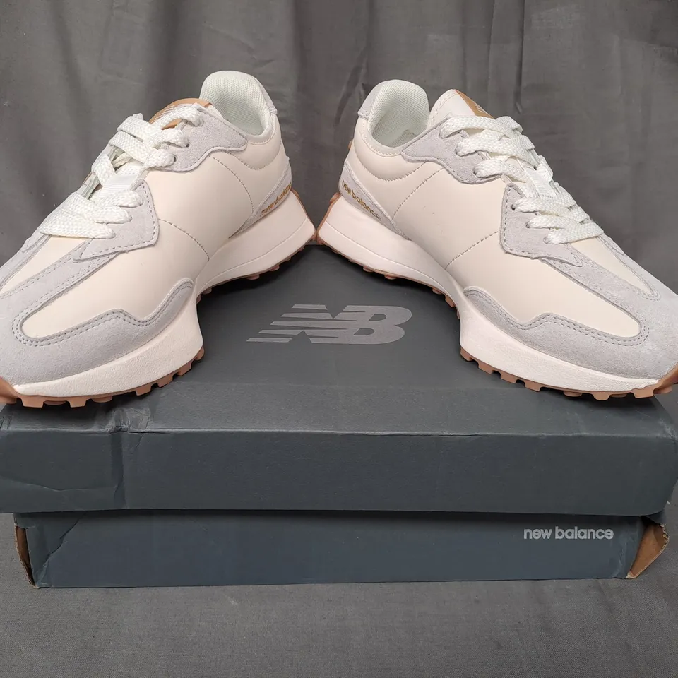 BOXED PAIR OF NEW BALANCE 327 SHOES IN WHITE/STONE/TAN UK SIZE 6