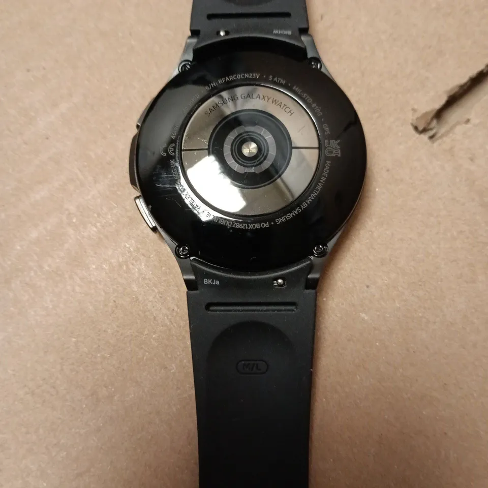 Samsung Galaxy Watch – Black silicone strap