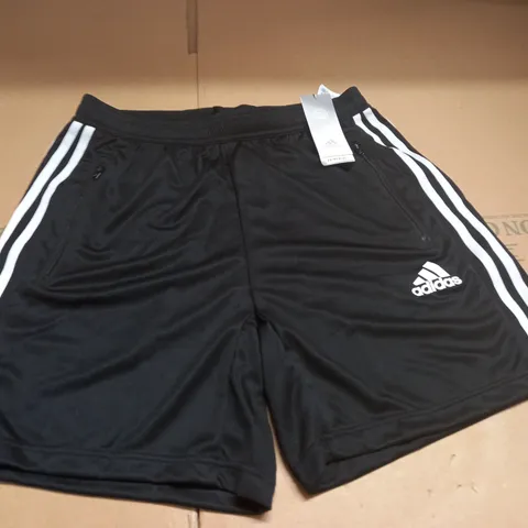 ADIDAS BLACK SHORTS - M
