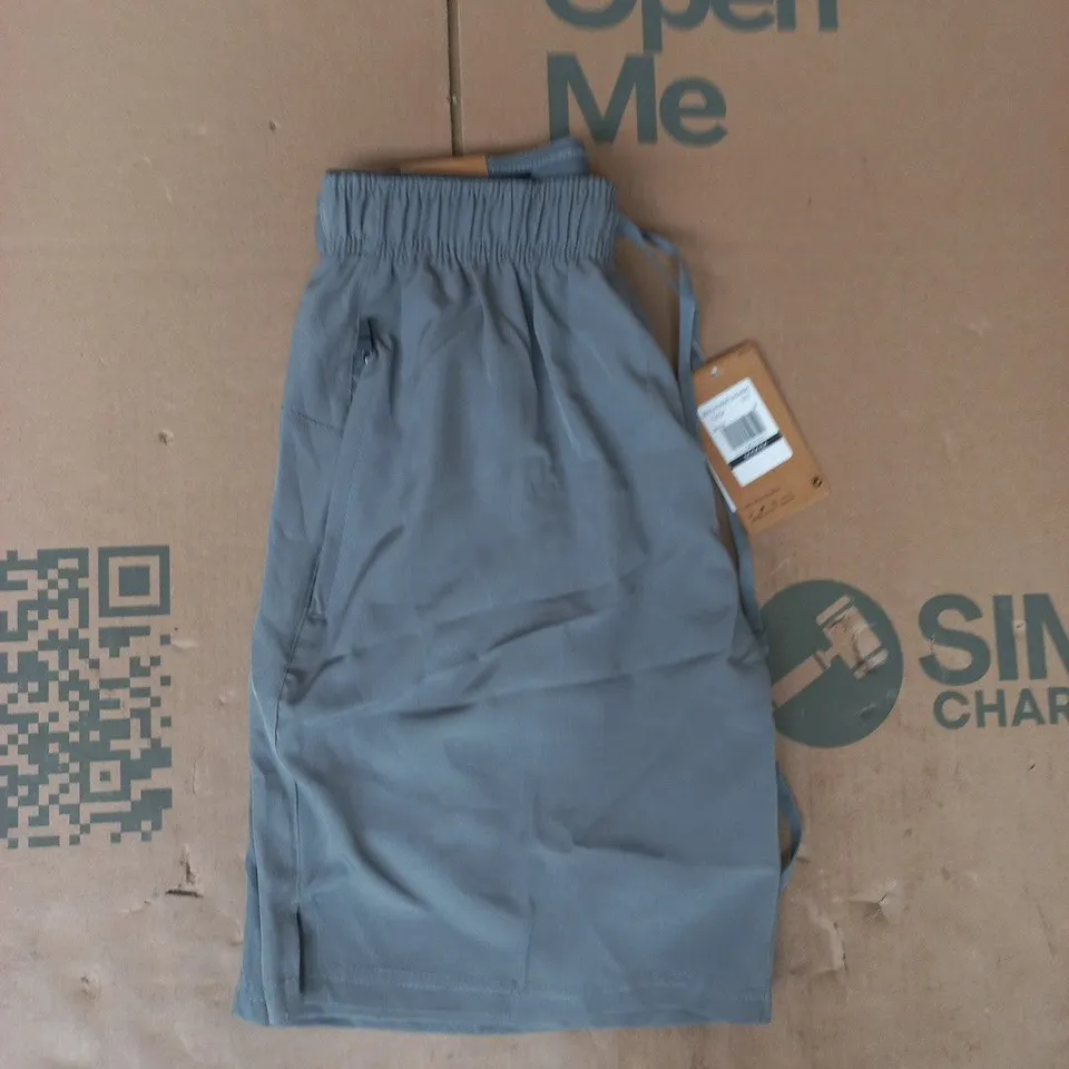 NIKE STANDARD FIT 5" LENGTH SHORTS IN GREY SIZE MEDIUM