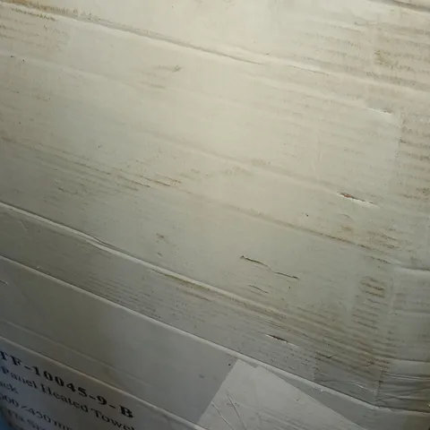 BOXED FLAT PANEL HEATED TOWEL RAIL RADIATOR (1 BOX)
